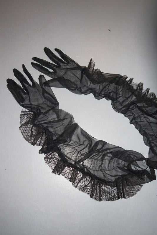 Black gloves with snake lace ruffle